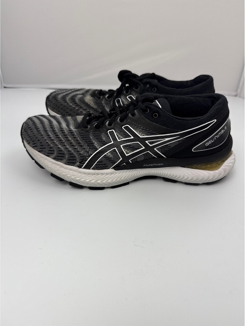 ASICS GEL-Nimbus 22 Women's 7.5 Black White Running Shoes 1012A587